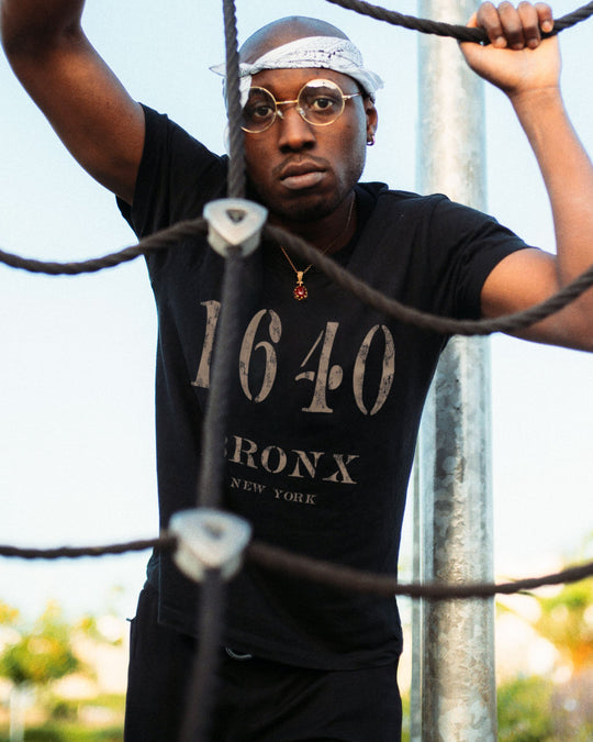 1640 Bronx t-shirt in black, worn by a model